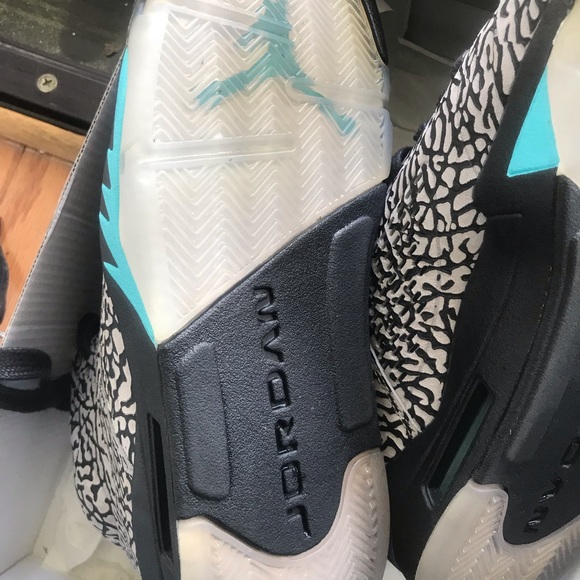 Air Jordan Cement Grey - Picture 4 of 5